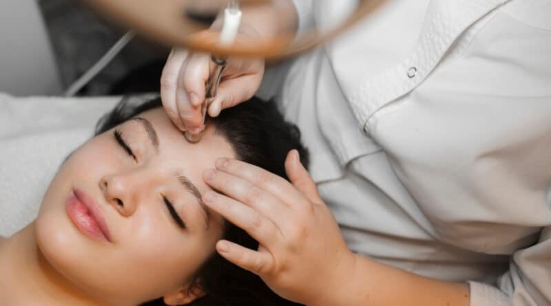 Prime 5 Issues To Know If You’re Contemplating Microneedling